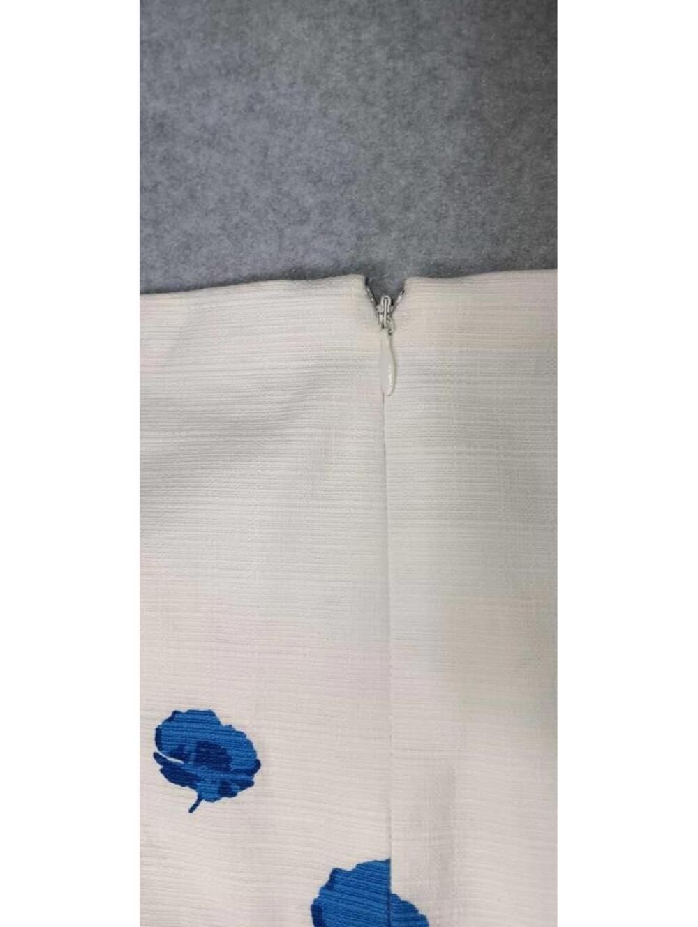 Tahari Arthur S Levine Body Con Dress Womens Size 6 White And Blue Flowers... - Picture 13 of 14